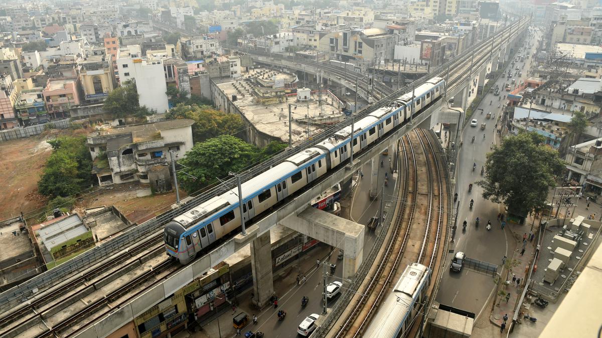 Hyderabad Metro Rail Aims for 100% Solar Power and Carbon Neutrality by 2040