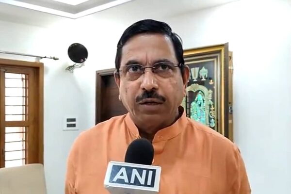 Union Minister Pralhad Joshi Responds to Alleged Pro-Pakistan Slogans in Vidhan Soudha Union Minister Pralhad Joshi Responds to Alleged Pro-Pakistan Slogans in Vidhan Soudha