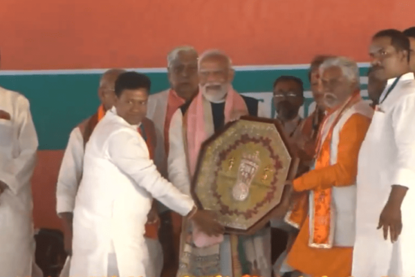 Prime Minister Narendra Modi Receives Warm Welcome in Gaya, Bihar