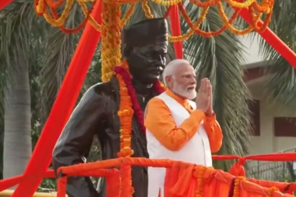 Prime Minister Narendra Modi Pays Tribute to Pandit Madan Mohan Malaviya in Varanasi