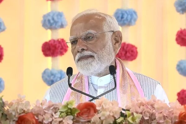 PM Modi at Shri Anandpur Dham: Hails Swami Advait Anand Ji Maharaj for Bringing Advaita Philosophy Closer to the People